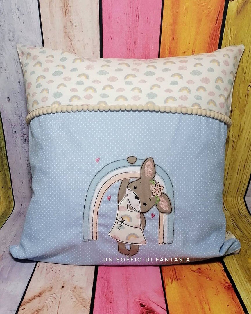 Cuscino coniglietto arcobaleno