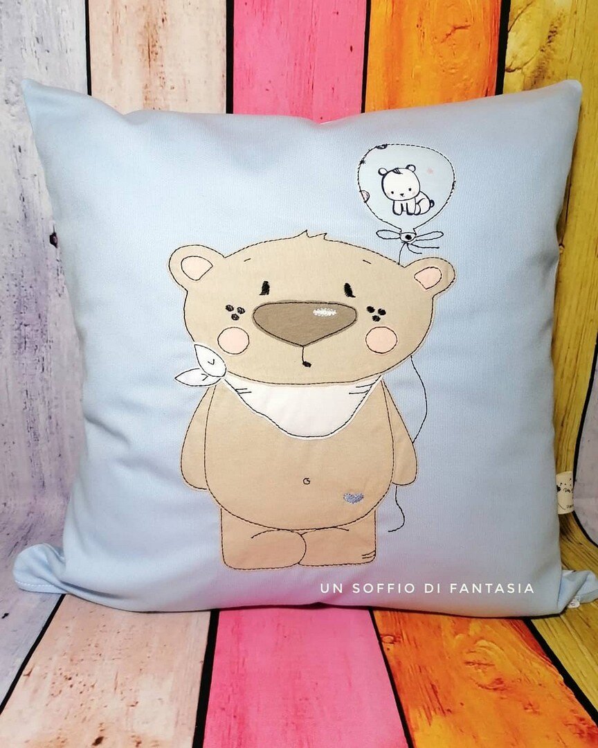 Cuscino orso con palloncino