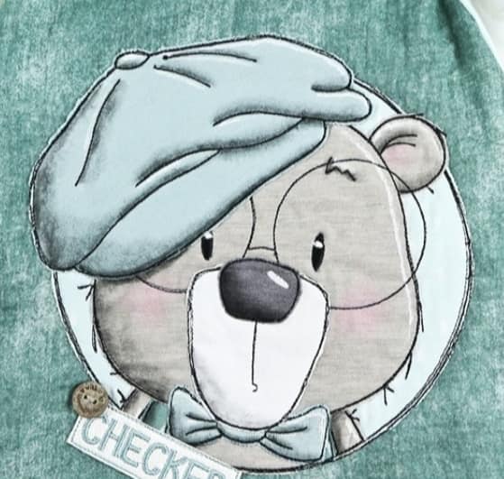 orsetto con cappello e occhiali