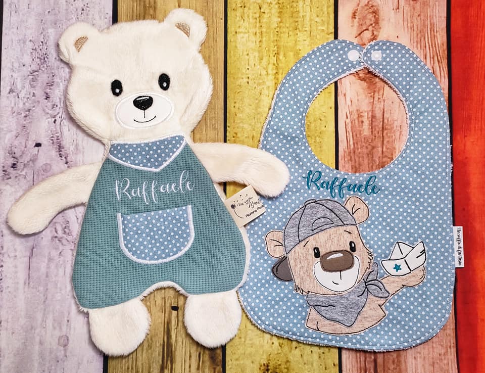 Set doudou orsetto con bavaglino ricamato
